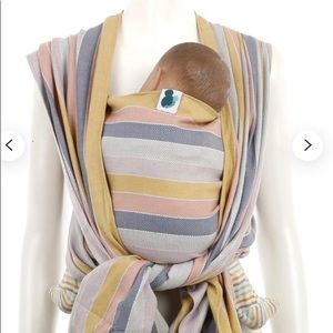 Beautiful woven wrap carrier. Great for fall and winter!